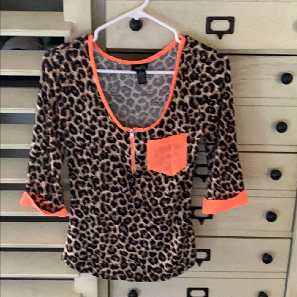 Midlength sleeve top